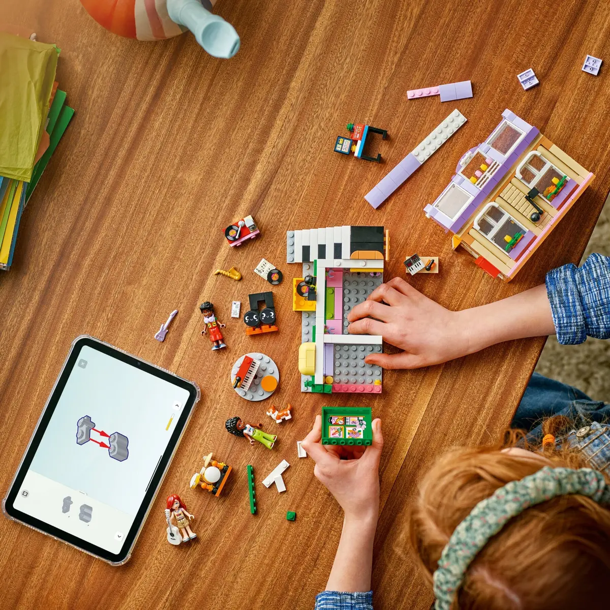 LEGO Friends 42653 Music Shop & Apartment set, image 4