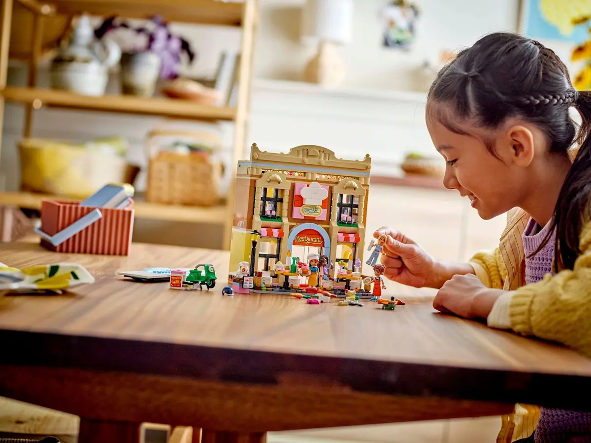 LEGO Friends 42655 Restaurant and Cooking School set, image 5