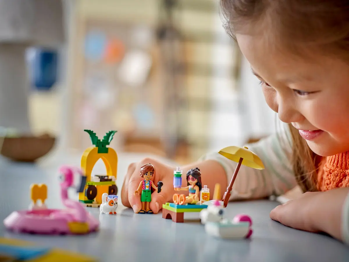 LEGO Friends 42658 Unicorn & Flamingo Pool Party set, image 5