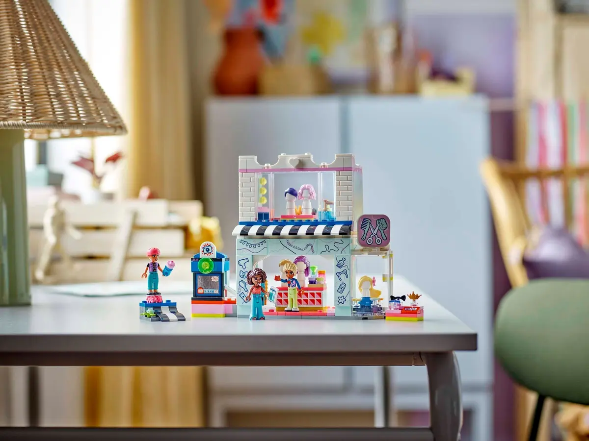 LEGO Friends 42662 Hair Salon and Accessories Store set, image 6