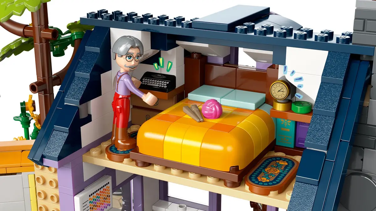 LEGO Friends 42669 Beekeepers' House and Flower Garden set, image 12