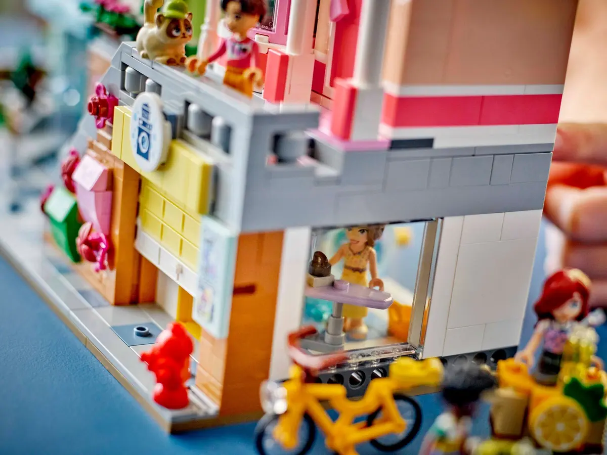 LEGO Friends 42670 Heartlake City Apartments and Stores set, image 6