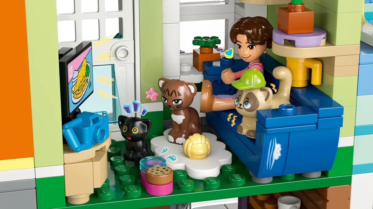 LEGO Friends 42670 Heartlake City Apartments and Stores set, image 10