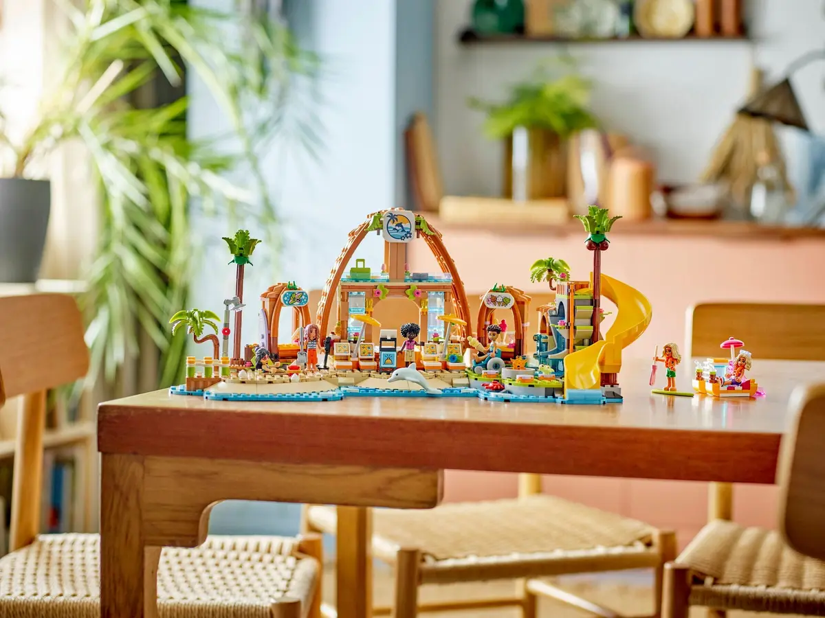 LEGO Friends 42673 Family Vacation Beach Resort set, image 7