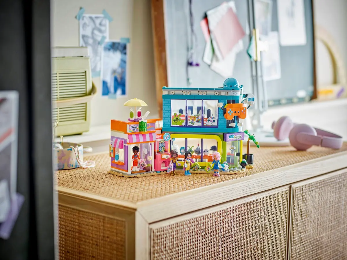LEGO Friends 42674 Comic Book and Game Store set, image 8