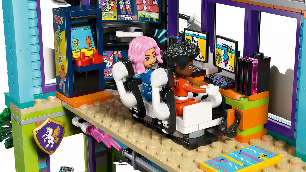 LEGO Friends 42674 Comic Book and Game Store set, image 11