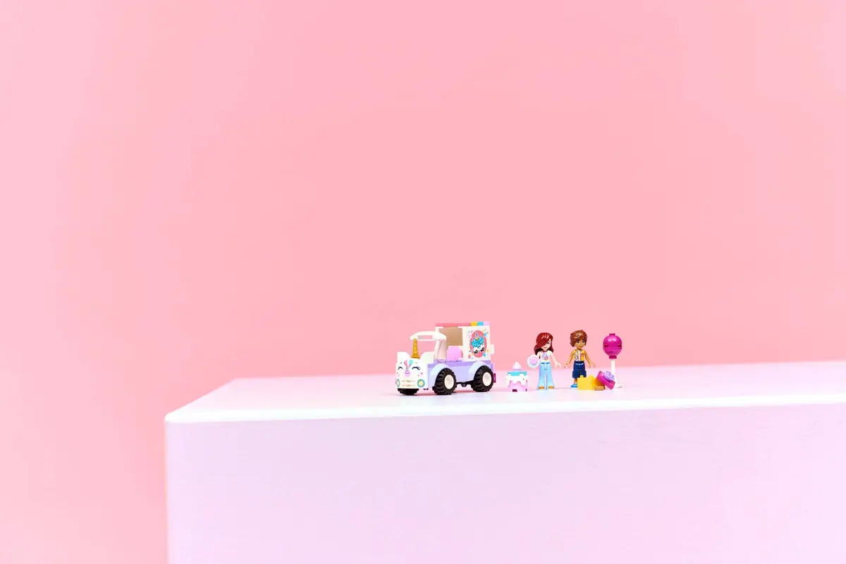 LEGO Friends 42675 Unicorn Cake Delivery Car set, image 7