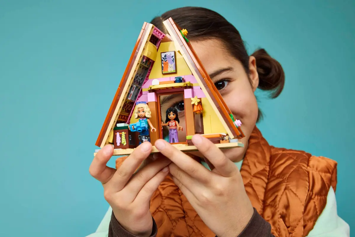 LEGO Friends 42682 Nature Glamping Cabin set, image 6