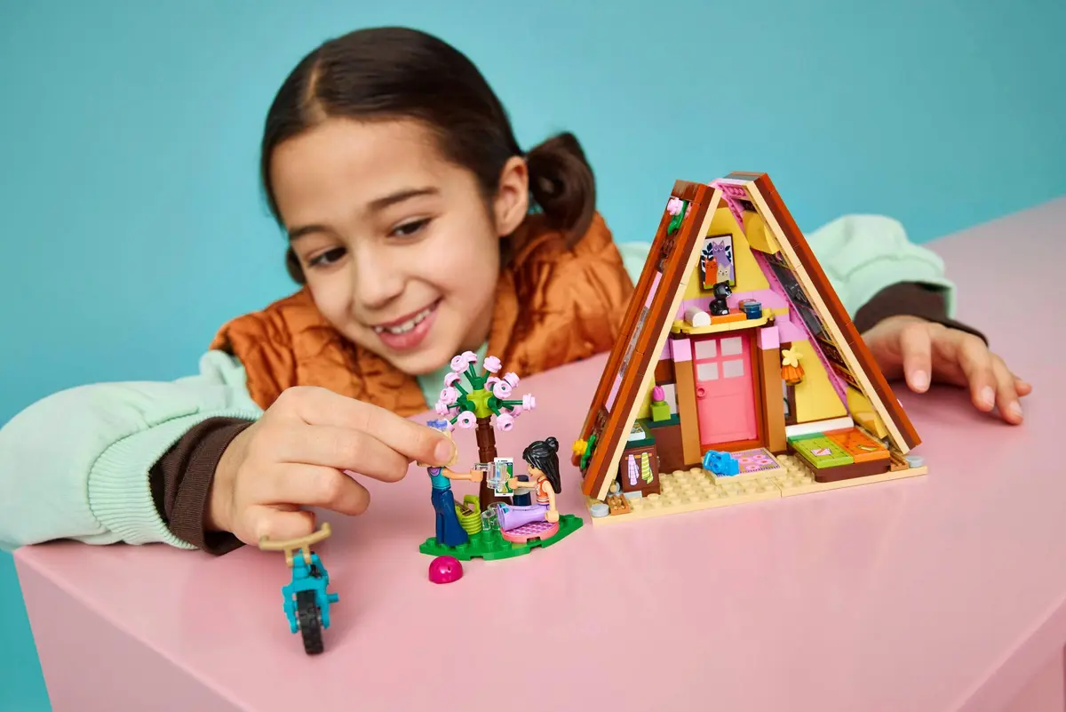 LEGO Friends 42682 Nature Glamping Cabin set, image 8