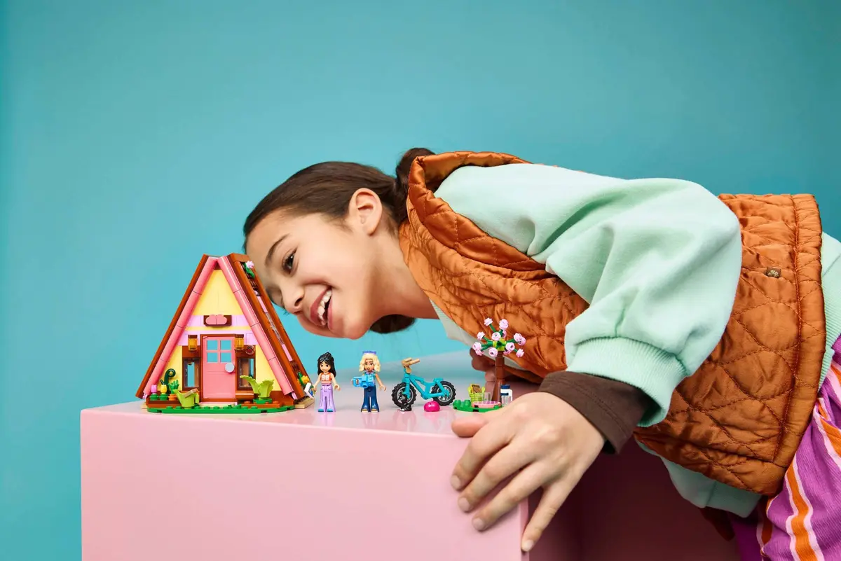 LEGO Friends 42682 Nature Glamping Cabin set, image 5