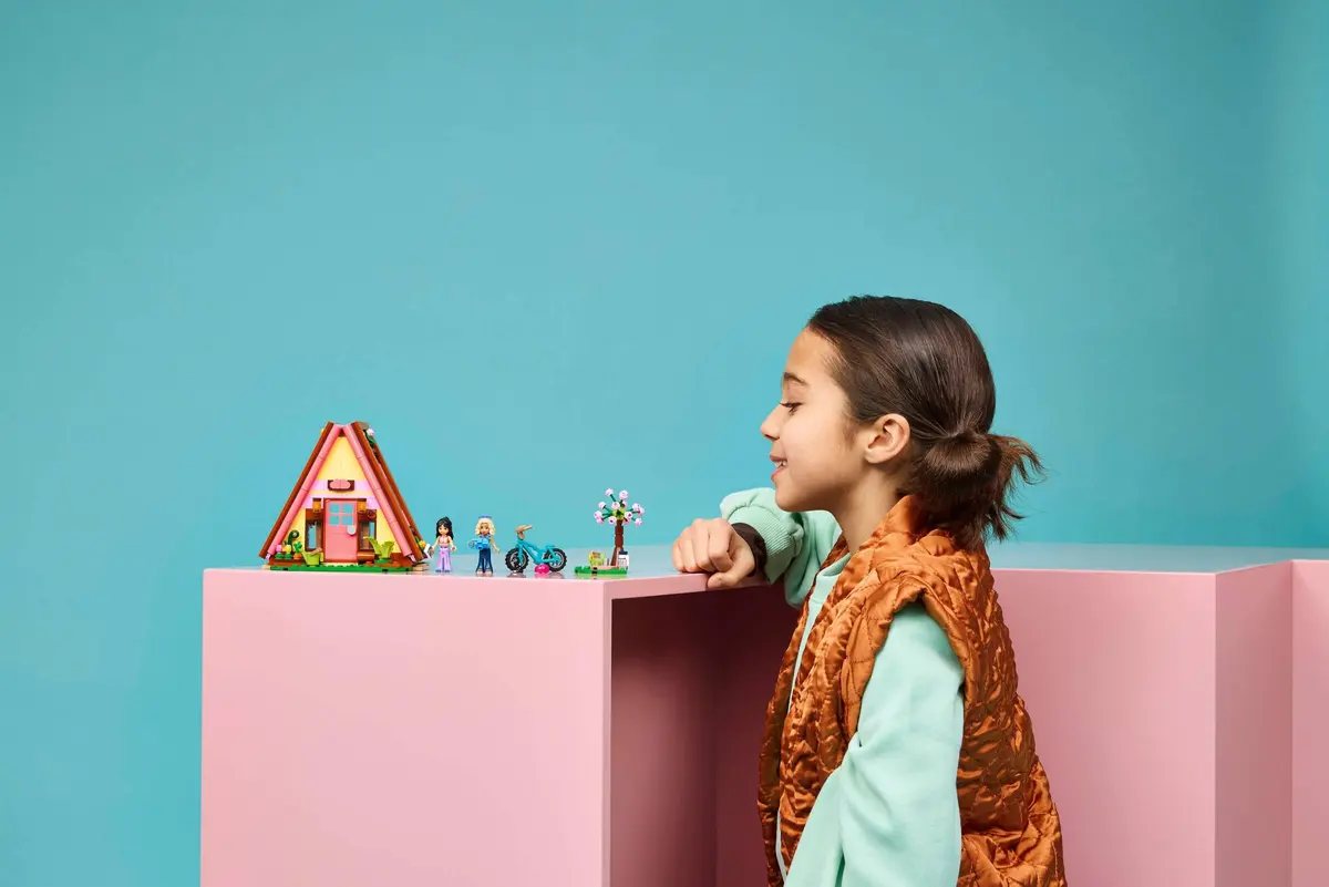 LEGO Friends 42682 Nature Glamping Cabin set, image 9