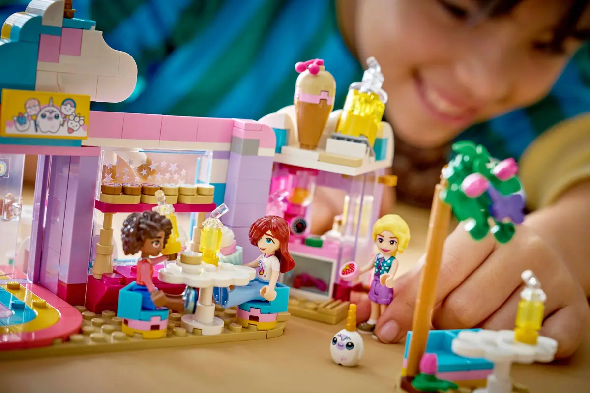 LEGO Friends 42684 Unicorn Dream Café set, image 5