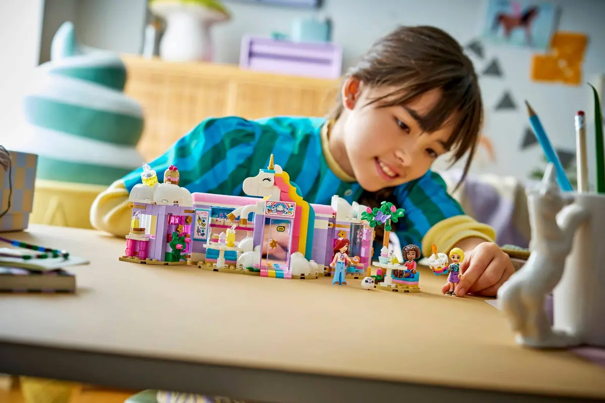 LEGO Friends 42684 Unicorn Dream Café set, image 6