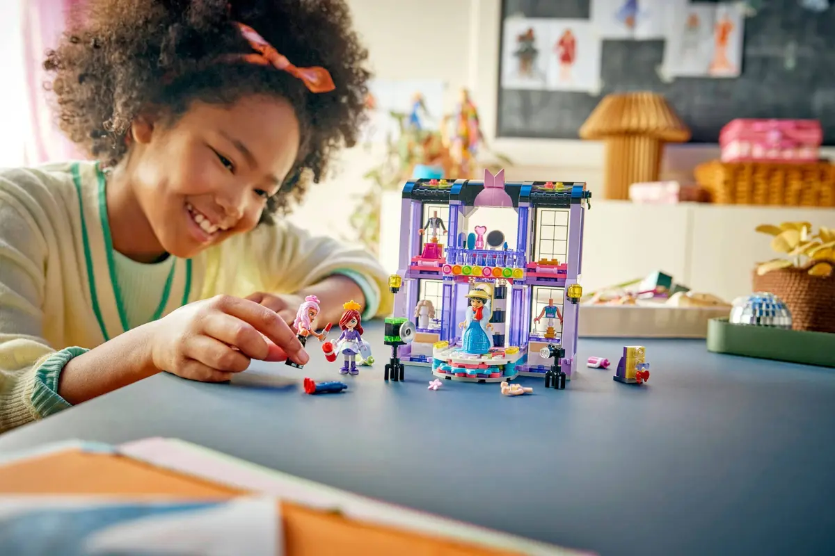LEGO Friends 42685 Heartlake City Fashion Show set, image 6