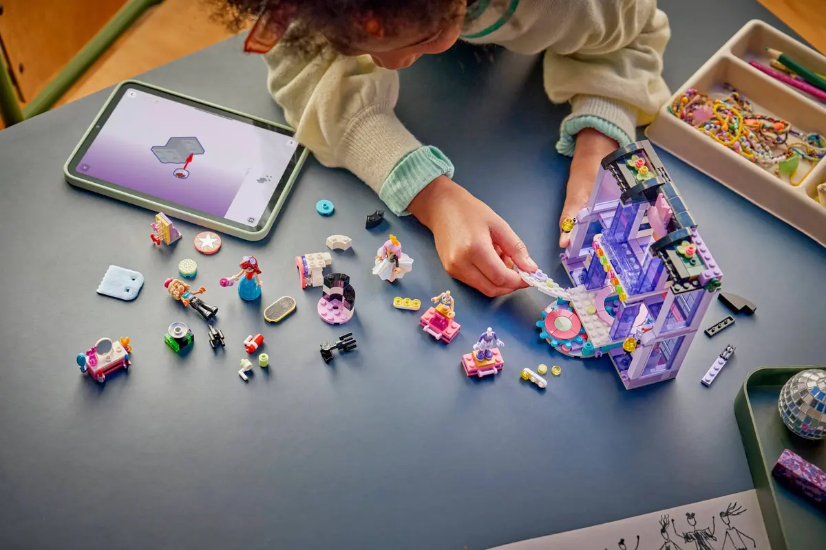 LEGO Friends 42685 Heartlake City Fashion Show set, image 4