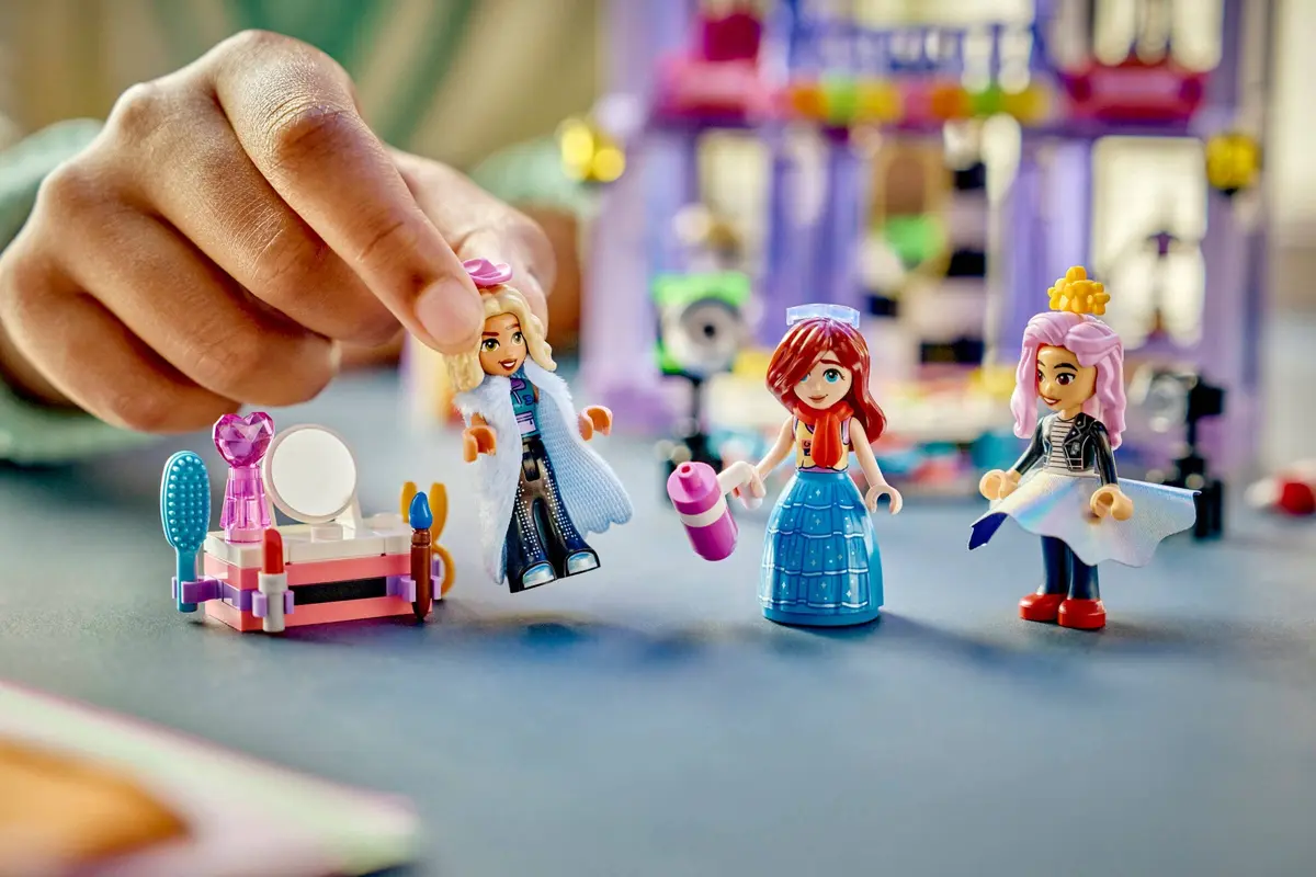 LEGO Friends 42685 Heartlake City Fashion Show set, image 5