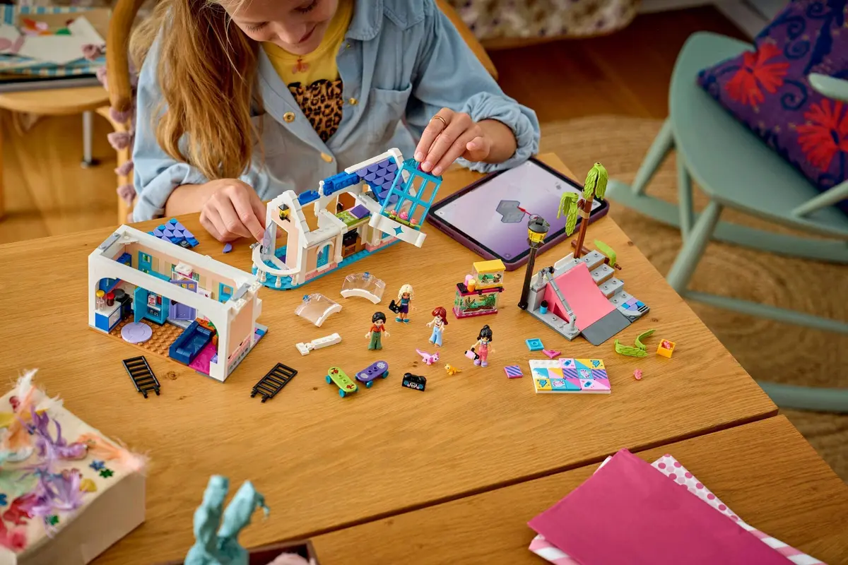 LEGO Friends 42687 Liann's Family House set, image 4