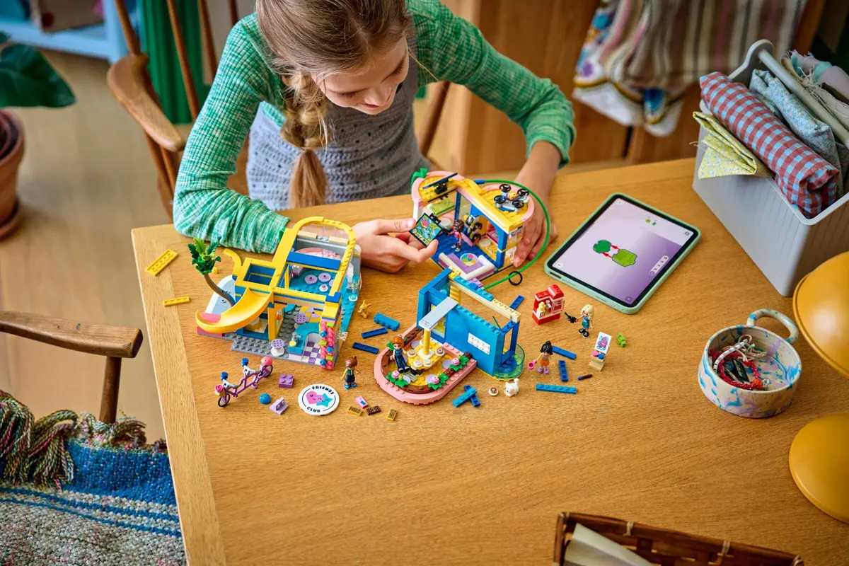 LEGO Friends 42689 Heartlake City Friends Club House set, image 4