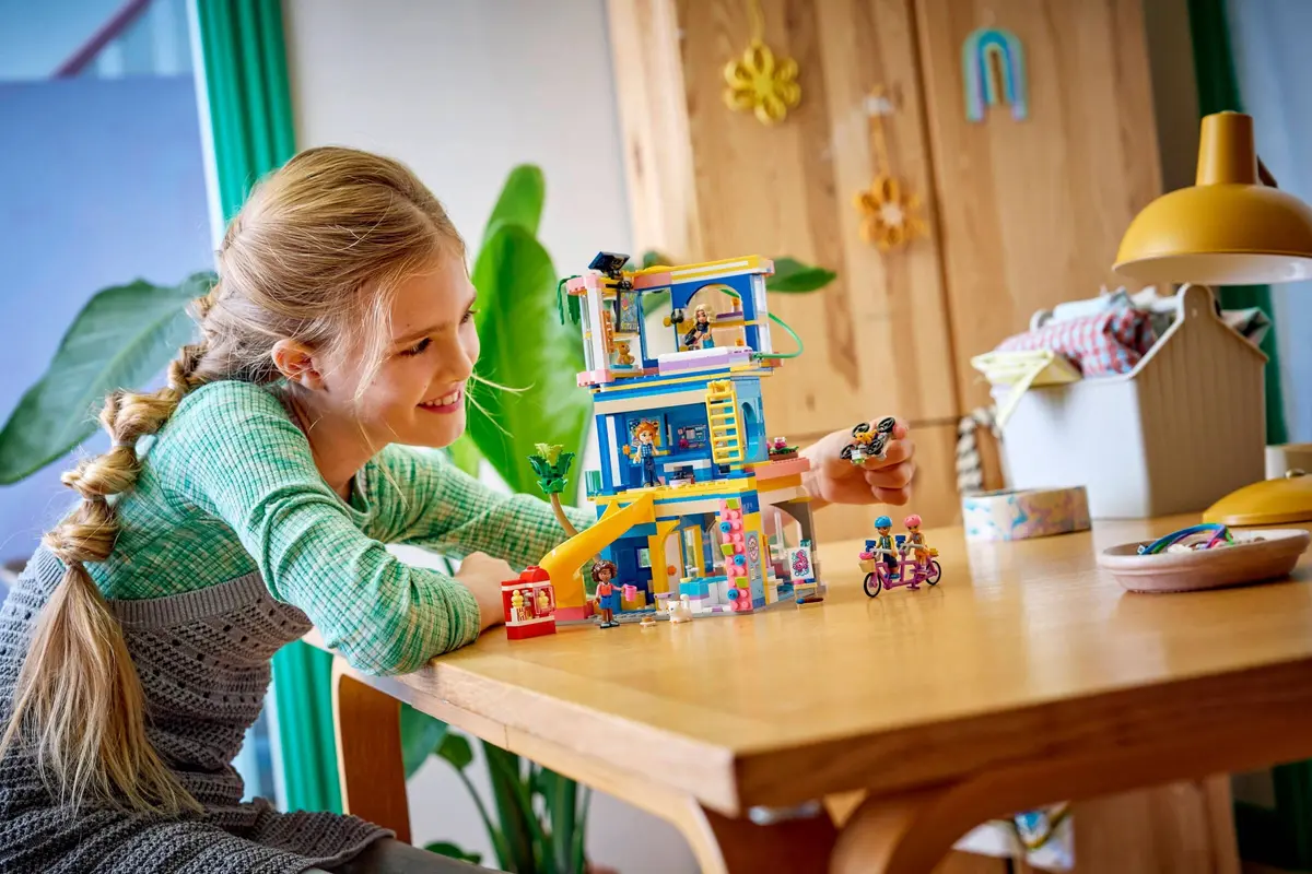LEGO Friends 42689 Heartlake City Friends Club House set, image 6