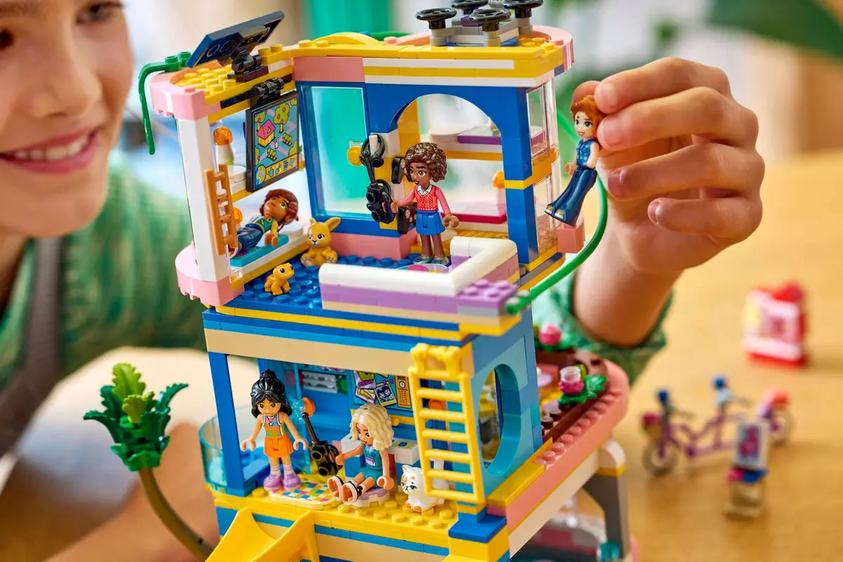 LEGO Friends 42689 Heartlake City Friends Club House set, image 5