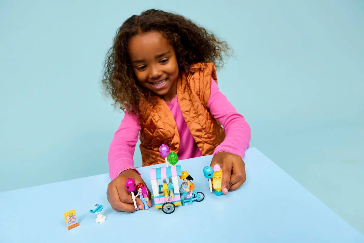 LEGO Friends 42692 Ice Cream & Balloon Stand set, image 4