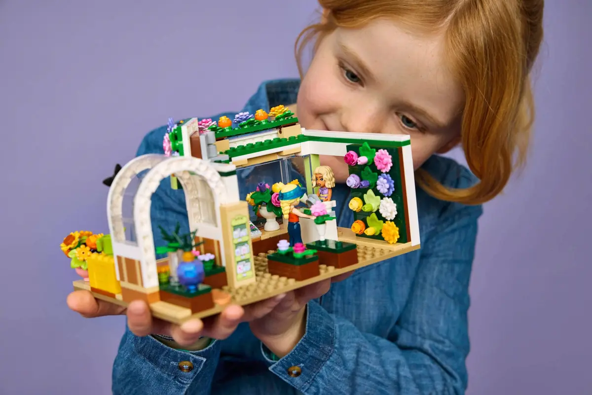LEGO Friends 42693 Creative Flower Shop set, image 6