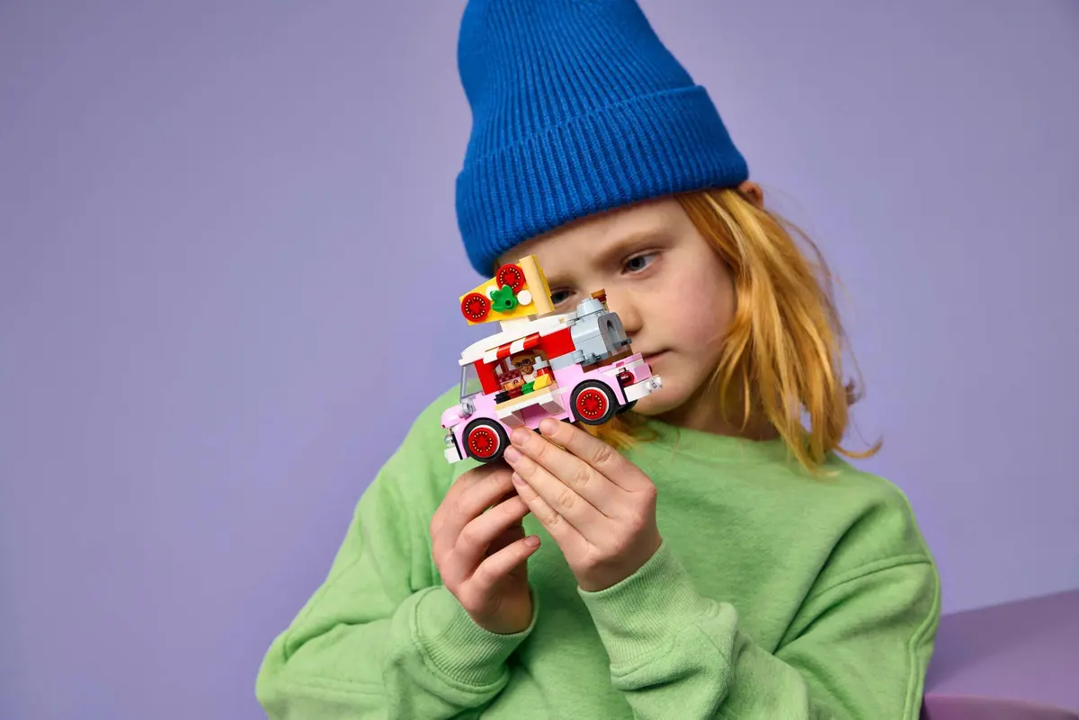 LEGO Friends 42694 Pizza Truck set, image 6