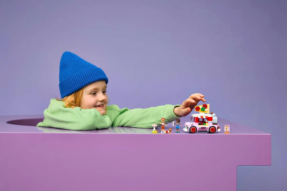LEGO Friends 42694 Pizza Truck set, image 8