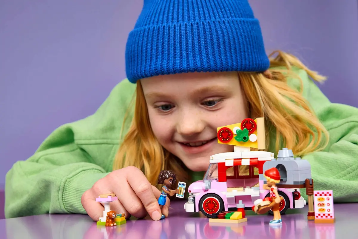 LEGO Friends 42694 Pizza Truck set, image 7