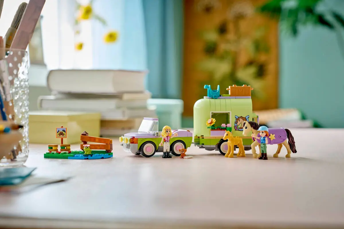 LEGO Friends 42695 Horse & Baby Foal Trailer set, image 7