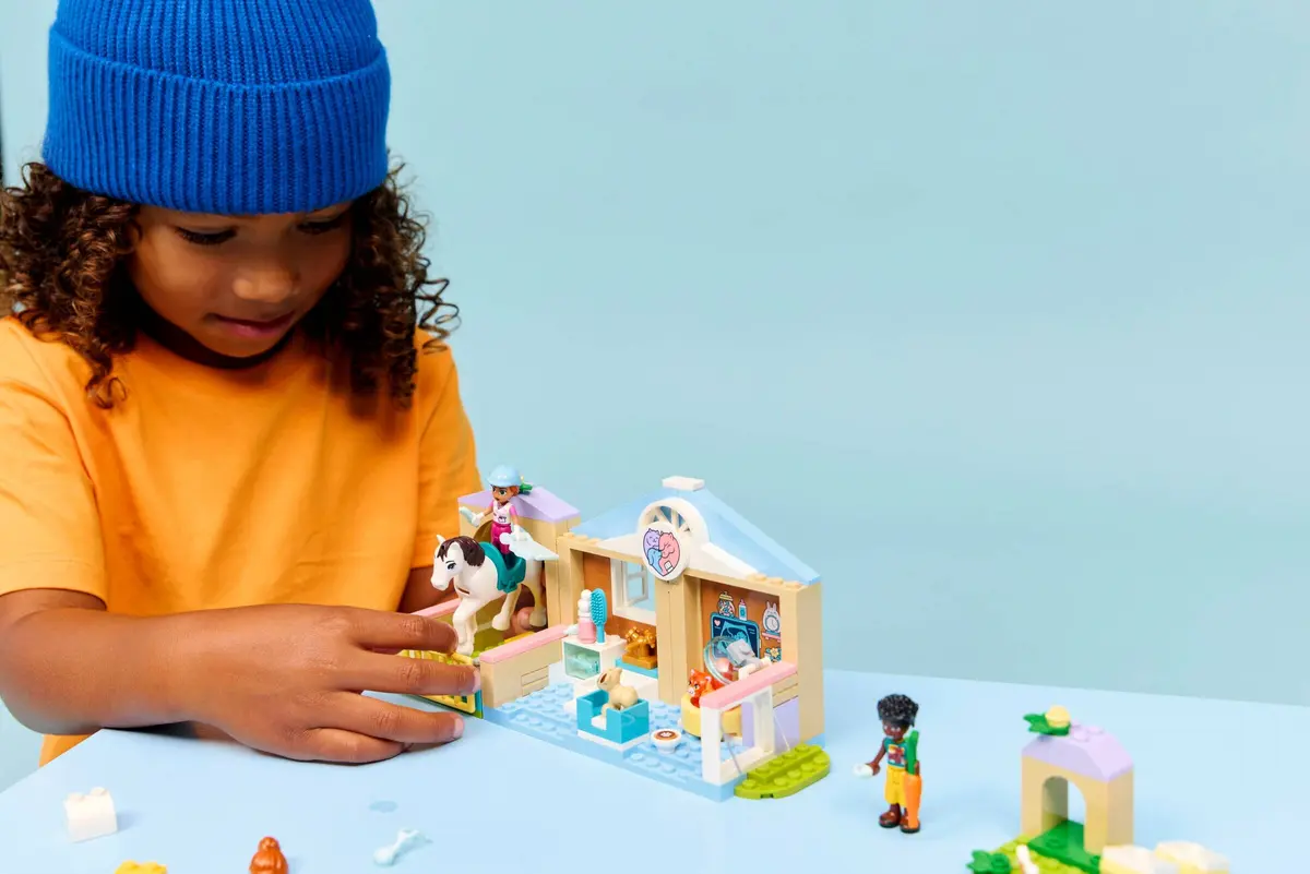 LEGO Friends 42696 Animal Vet Clinic set, image 6