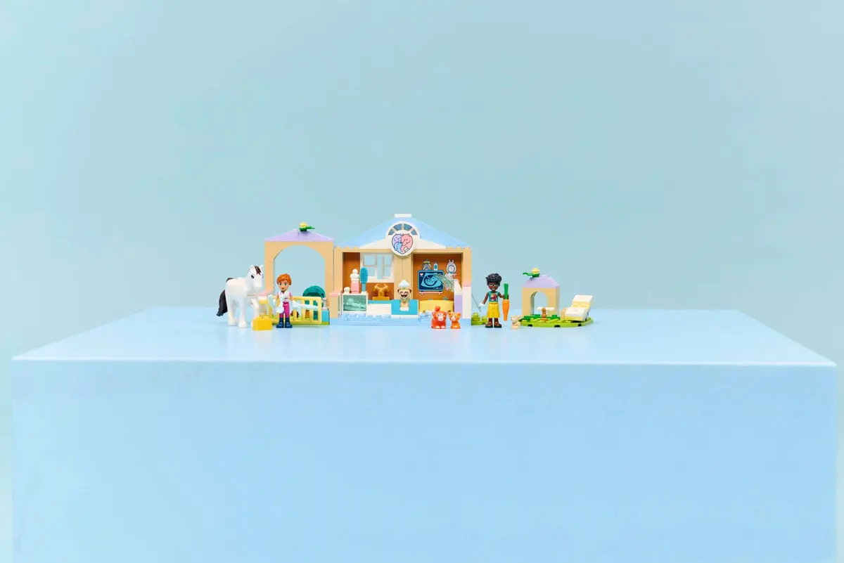 LEGO Friends 42696 Animal Vet Clinic set, image 7