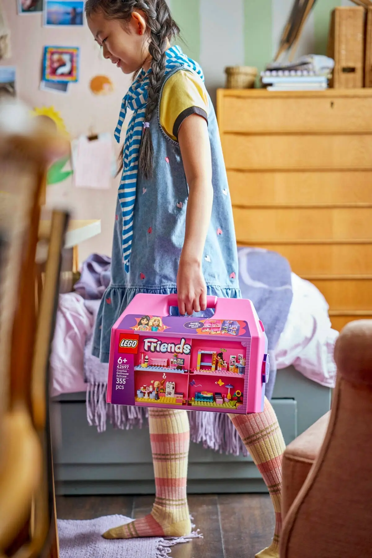 LEGO Friends 42697 Creative Dollhouse Suitcase set, image 7