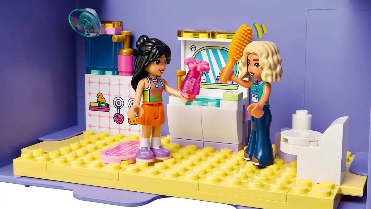 LEGO Friends 42697 Creative Dollhouse Suitcase set, image 16
