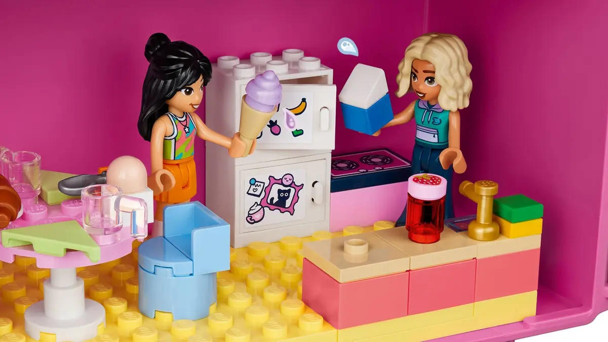 LEGO Friends 42697 Creative Dollhouse Suitcase set, image 15