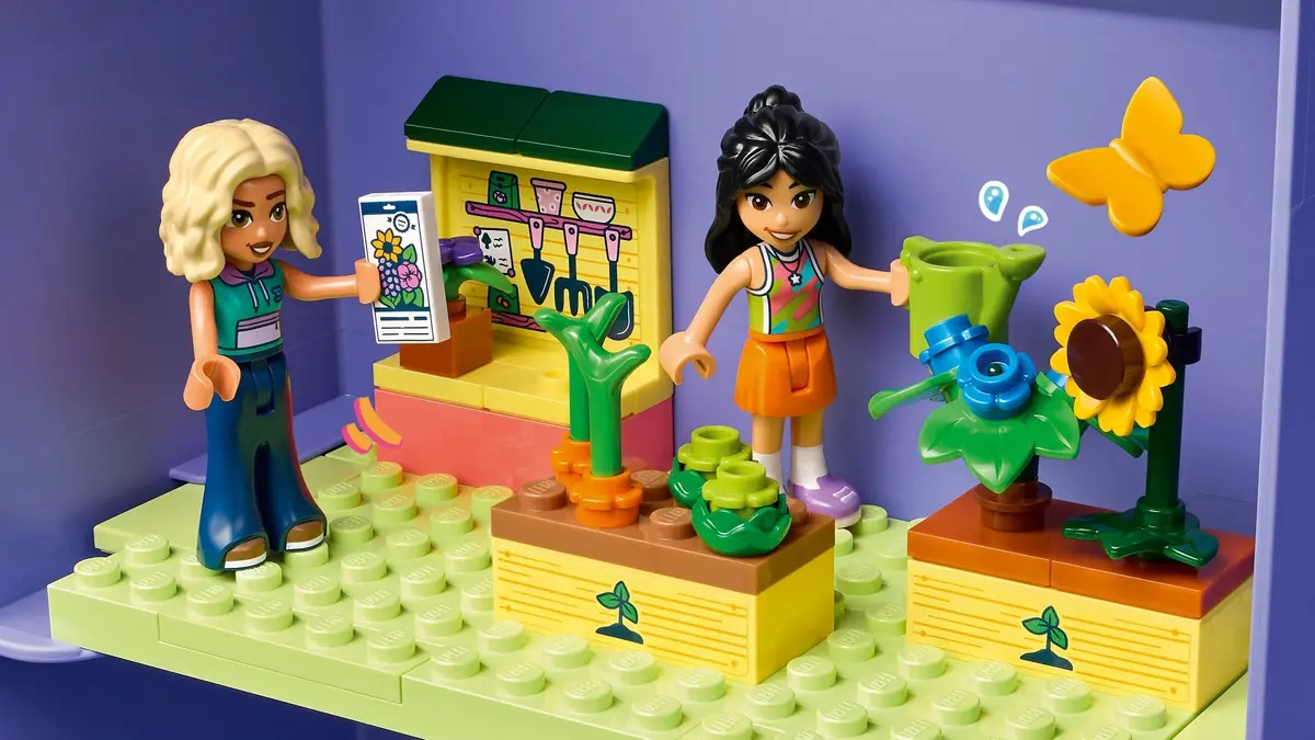 LEGO Friends 42697 Creative Dollhouse Suitcase set, image 14