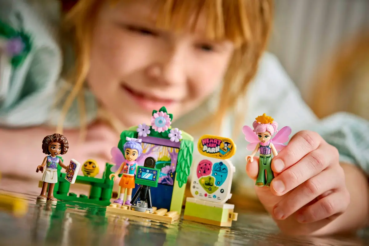 LEGO Friends 42702 Spinning Flower & Fairy Teacup Ride set, image 6
