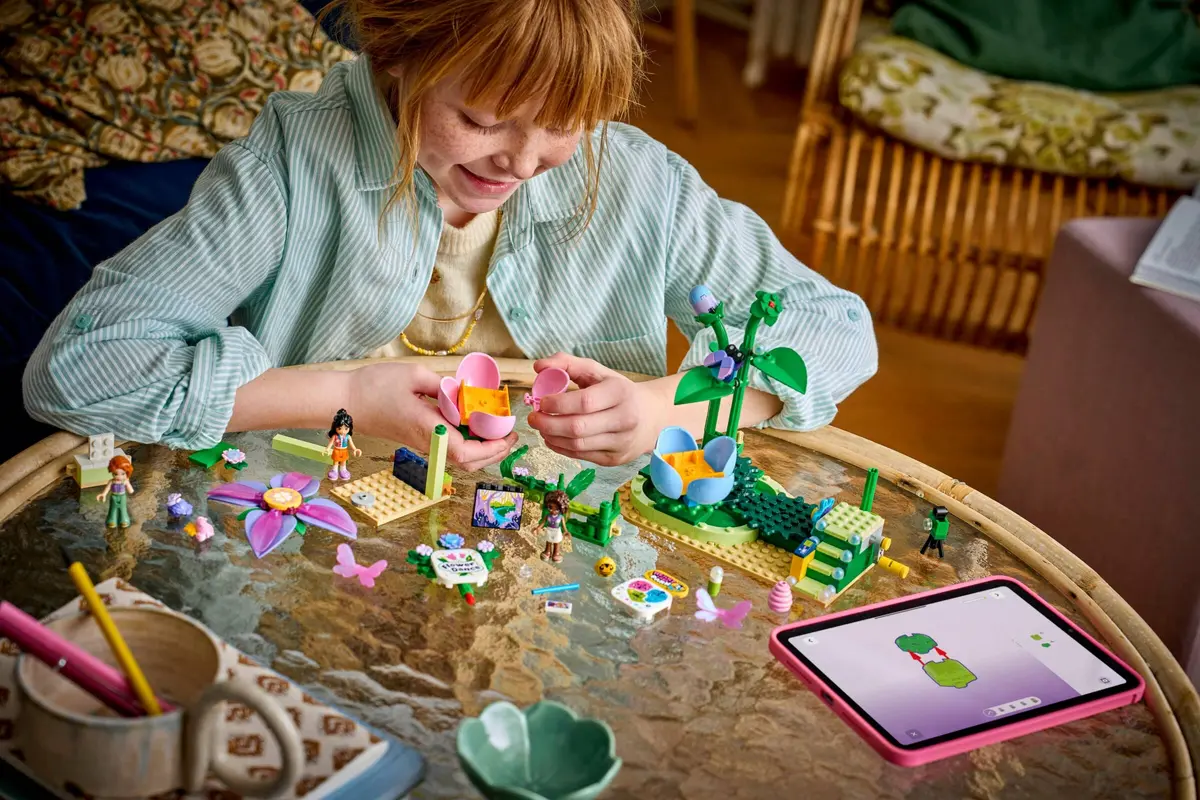 LEGO Friends 42702 Spinning Flower & Fairy Teacup Ride set, image 4