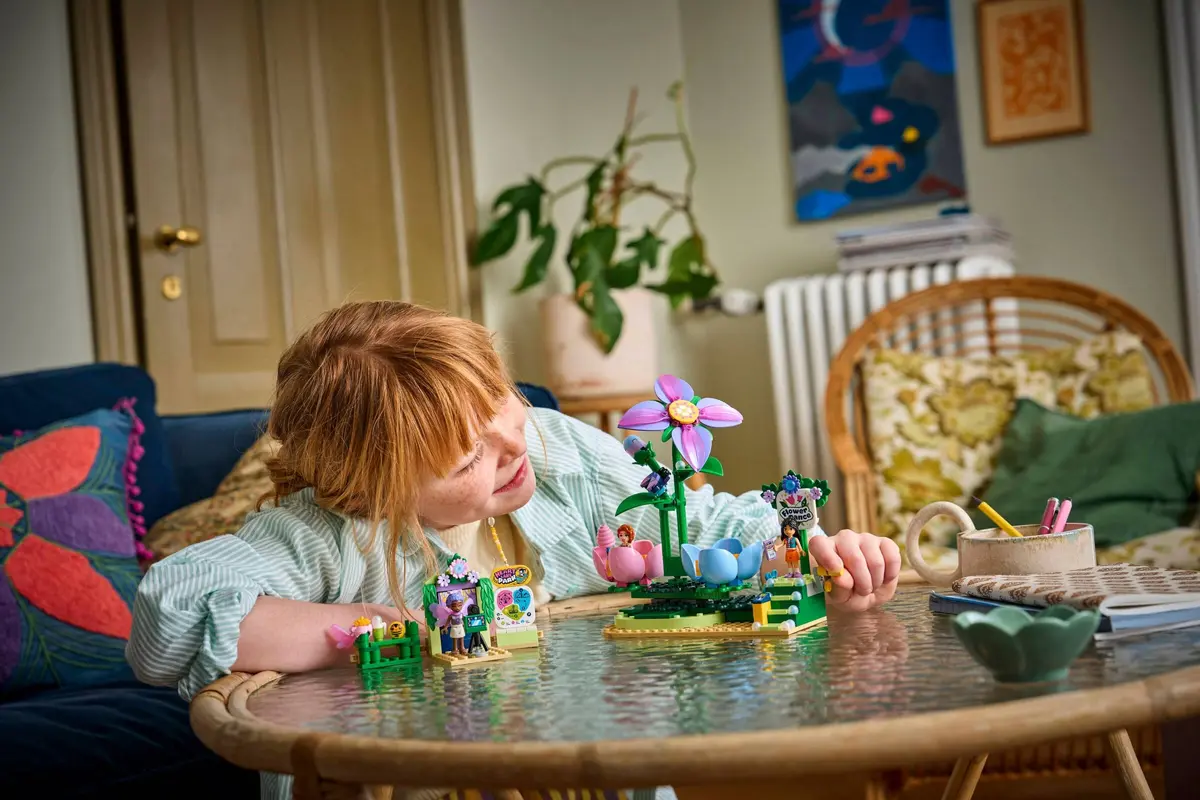 LEGO Friends 42702 Spinning Flower & Fairy Teacup Ride set, image 5