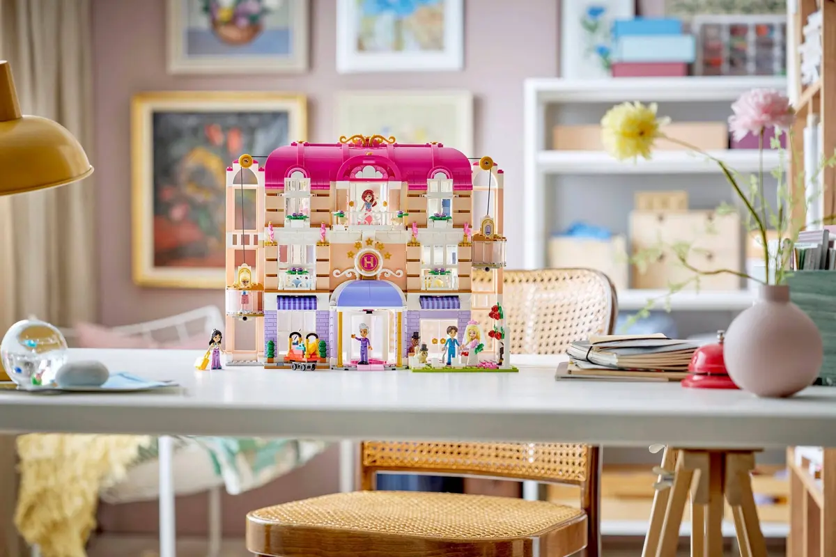 LEGO Friends 42704 Heartlake City Grand Hotel set, image 11