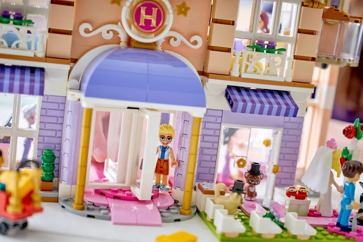 LEGO Friends 42704 Heartlake City Grand Hotel set, image 7