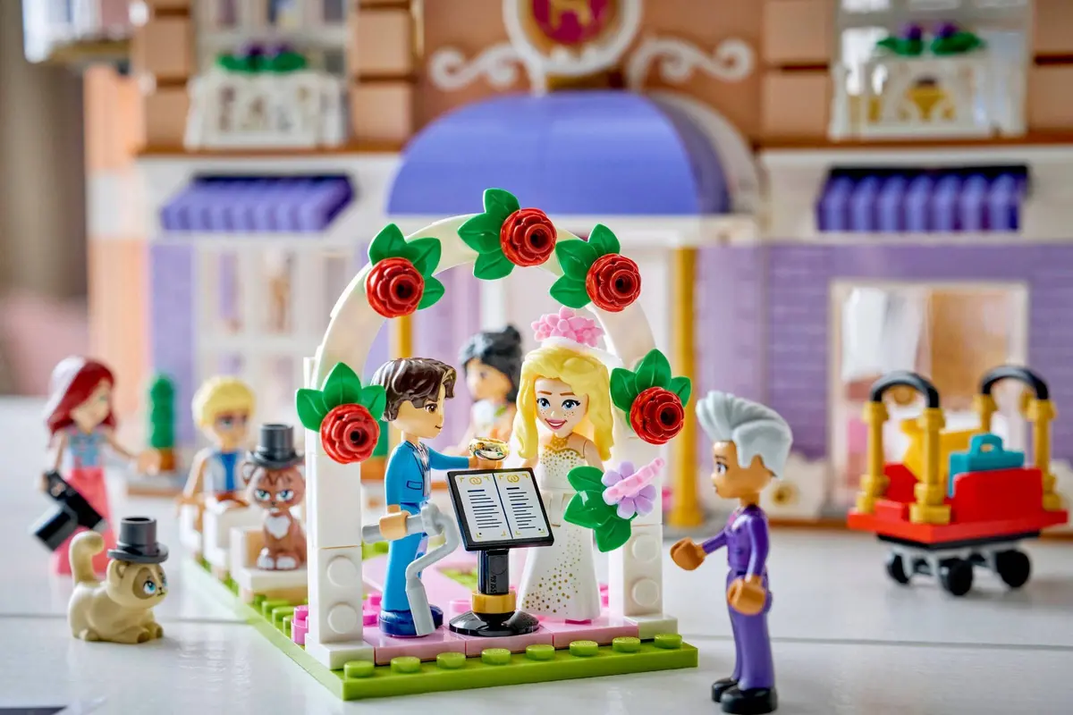 LEGO Friends 42704 Heartlake City Grand Hotel set, image 8