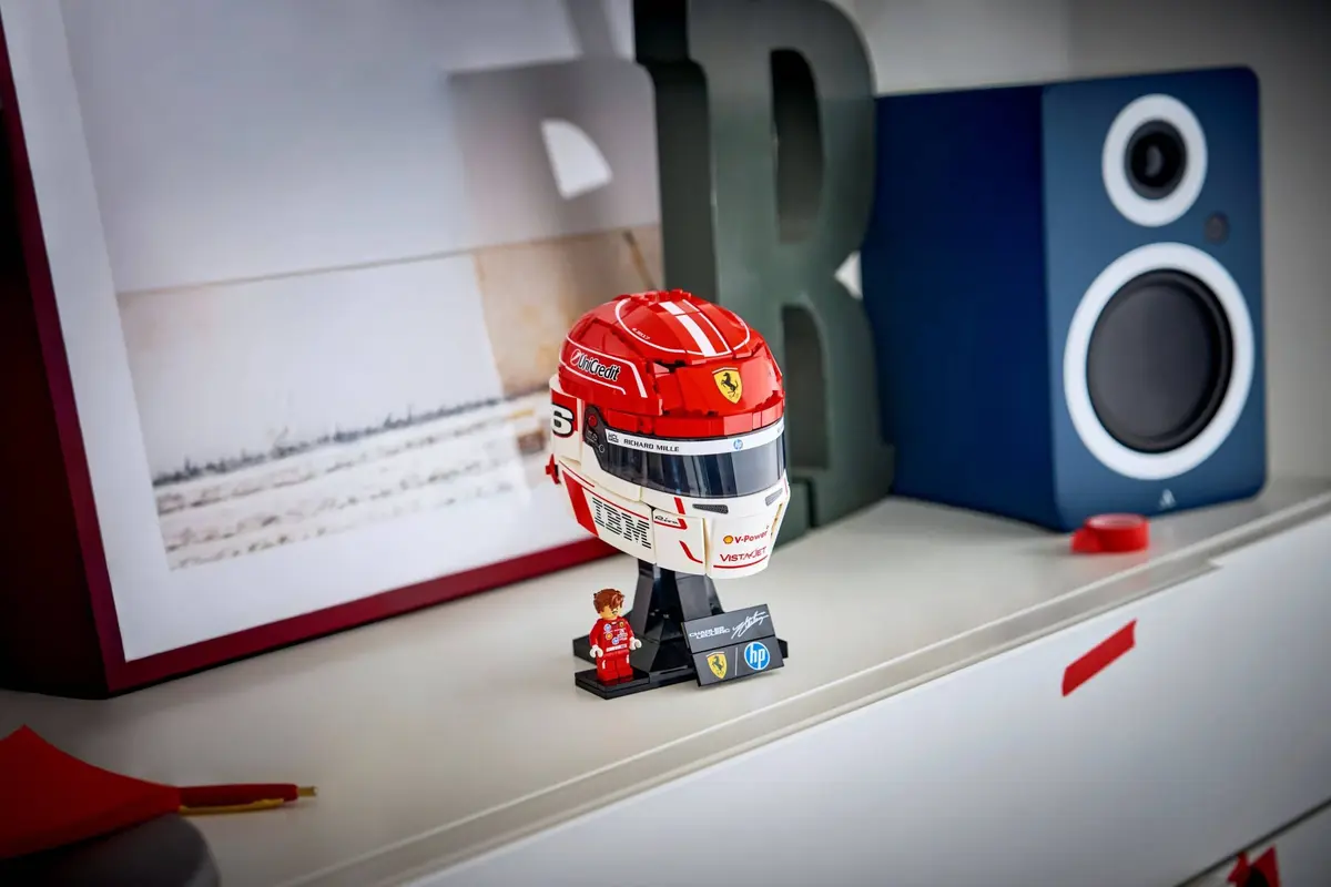 LEGO Editions 43014 Scuderia Ferrari HP Charles Leclerc Helmet set, image 8