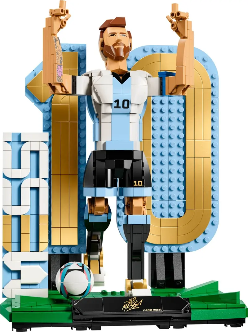 LEGO Editions 43015 Lionel Messi – Football Legend set