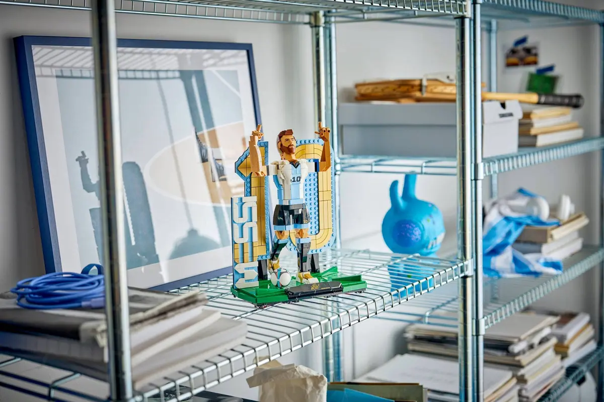 LEGO Editions 43015 Lionel Messi – Football Legend set, image 7