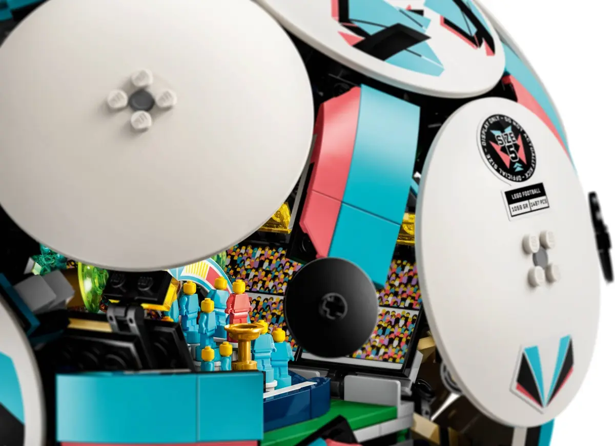 LEGO Editions 43019 Football set, image 10