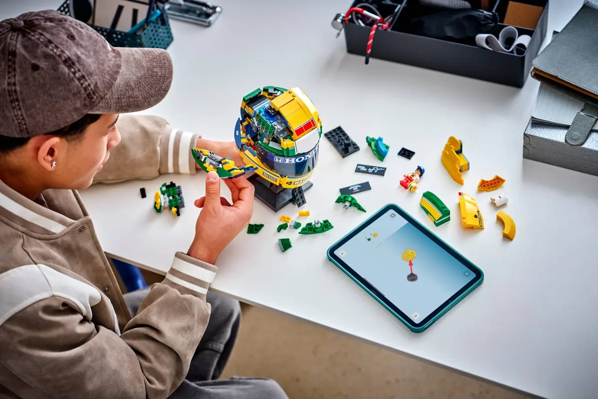 LEGO Editions 43024 Ayrton Senna Helmet set, image 5