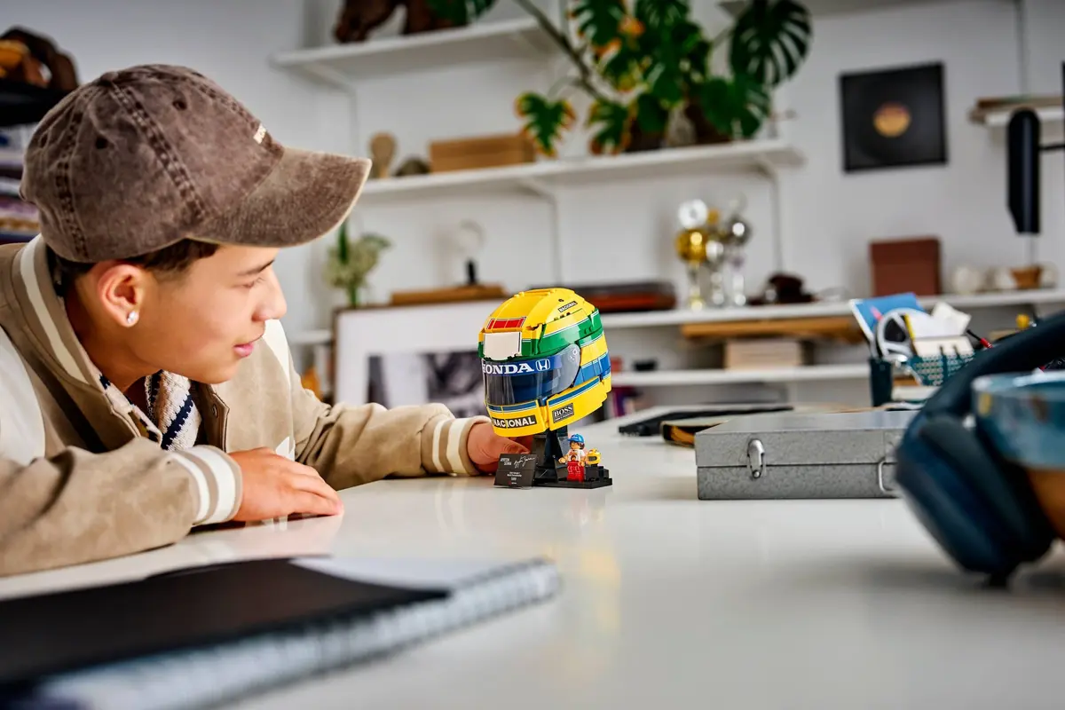 LEGO Editions 43024 Ayrton Senna Helmet set, image 6