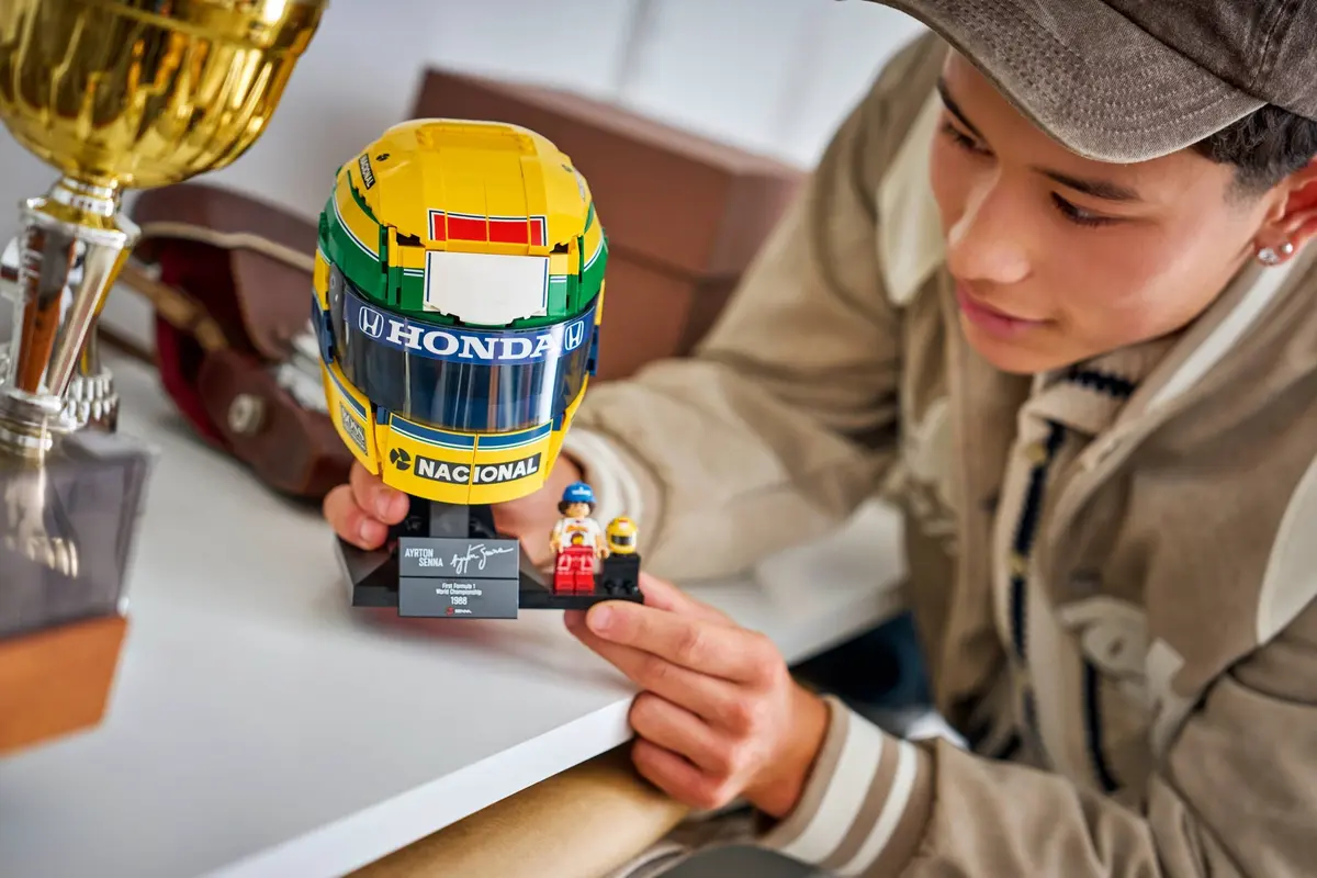 LEGO Editions 43024 Ayrton Senna Helmet set, image 7