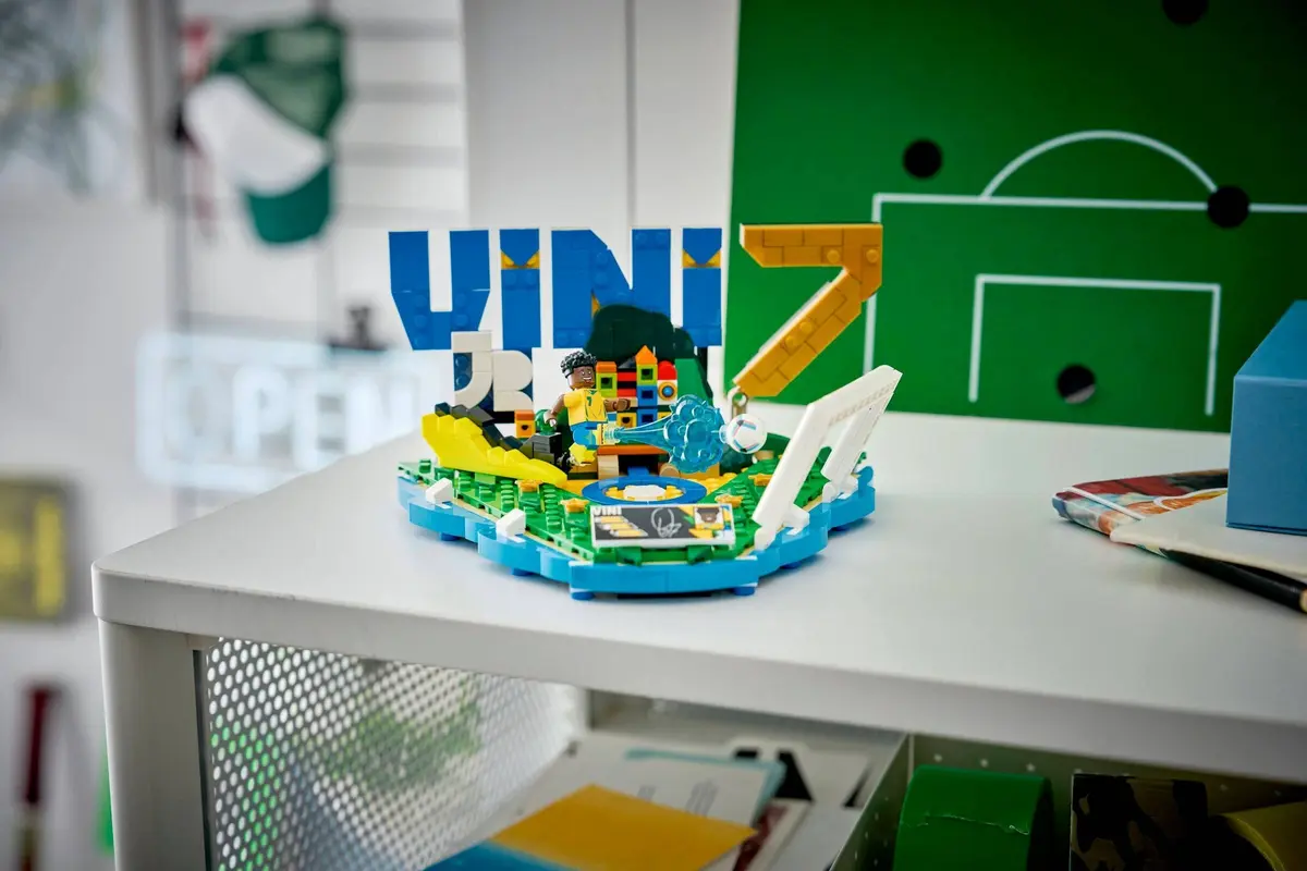 LEGO Editions 43027 Vini Jr. – Football Highlights set, image 10